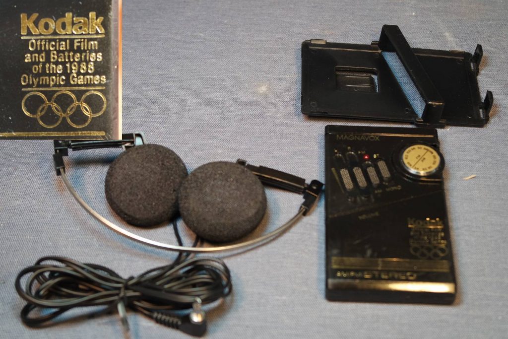 1988-Olympics-Magnavox-Radio-Set