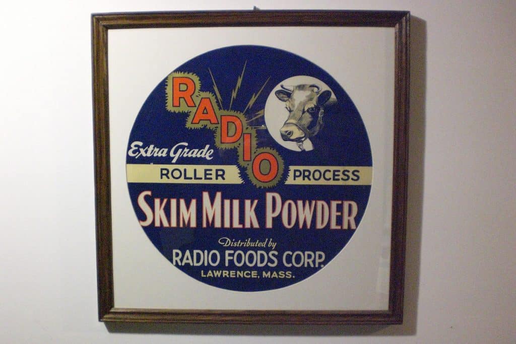 Framed RADIO Skim milk powder barrel topper