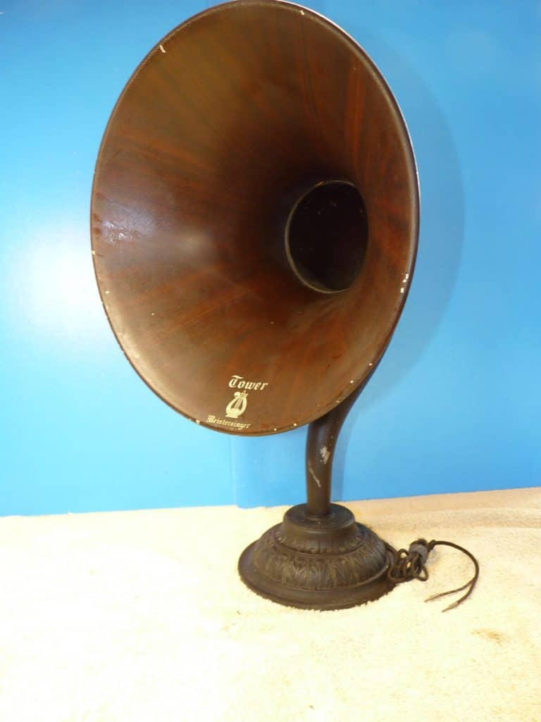 Front view of Tower horn speaker