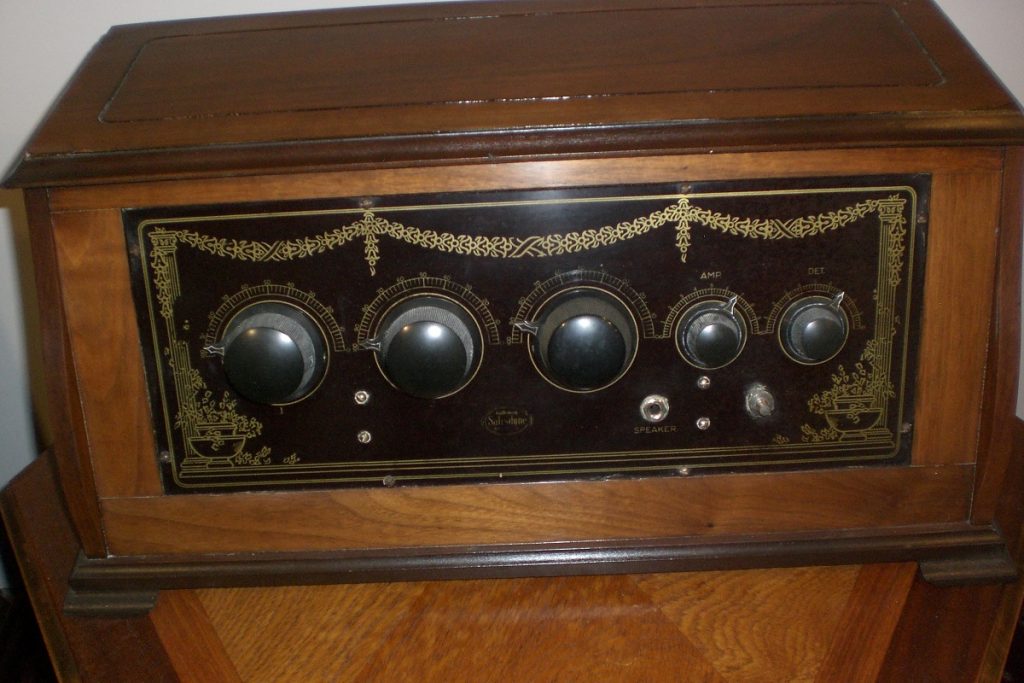 Salisdyne 5 tube radio made in Waterloo, Iowa