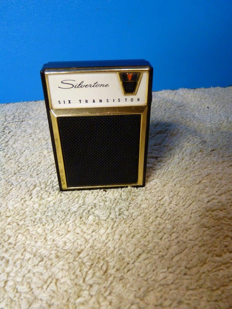 Silvertone 2205 transistor radio