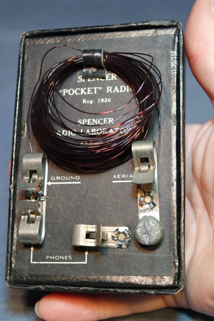 Spencer-Pocket-Crystal-Radio-Inside-Like-New