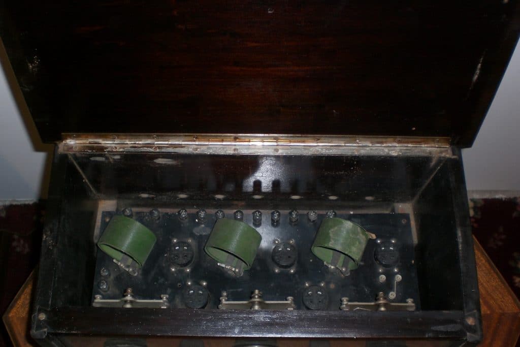 Tangley 5 tube radio inside view