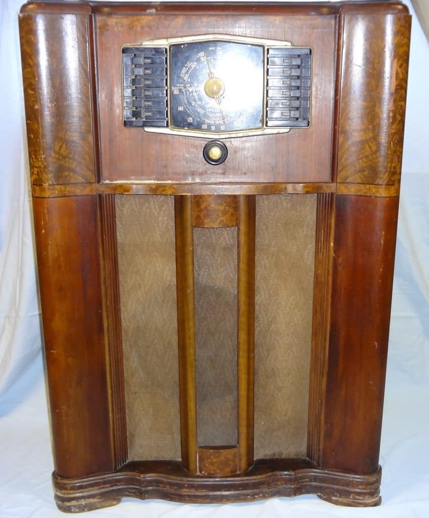 Zenith 10S669 console radio