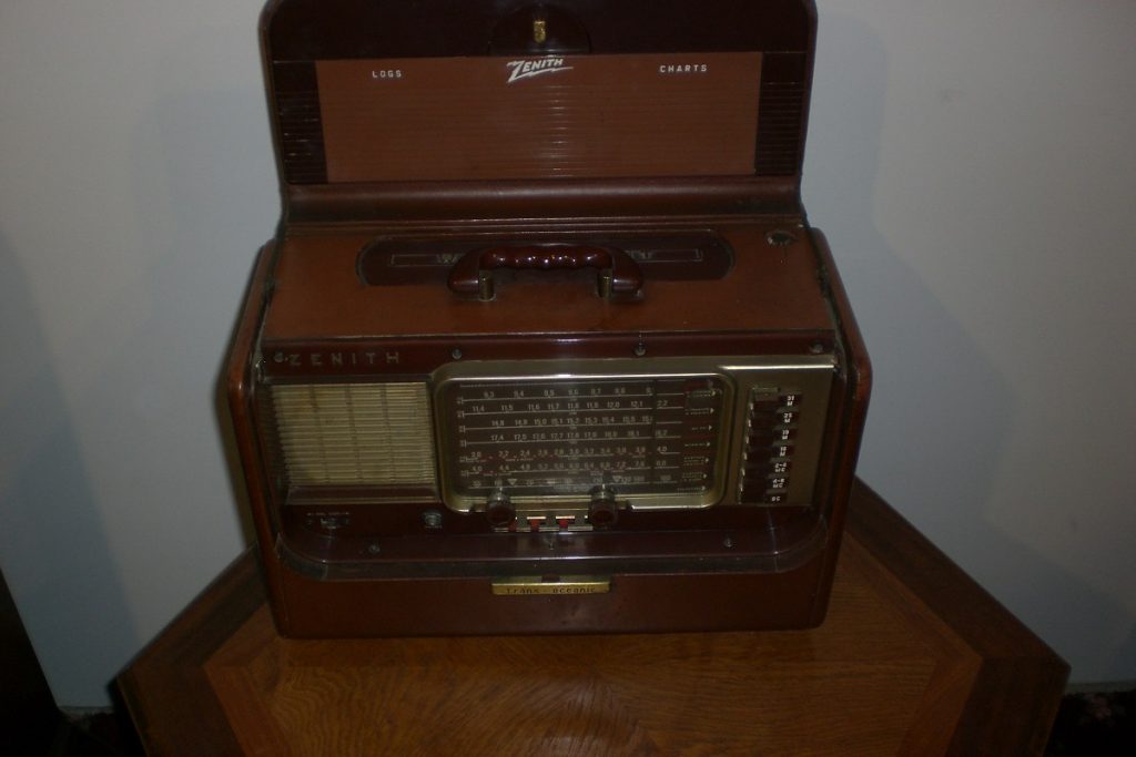 Zenith Transoceanic model Y600L