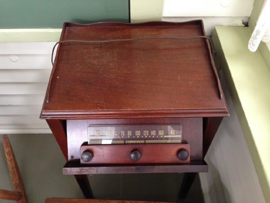 Coronado table radio