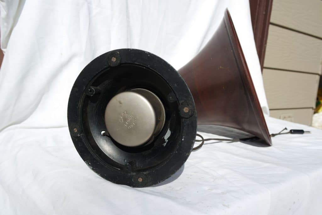 SAAL-Horn-speaker-bottom