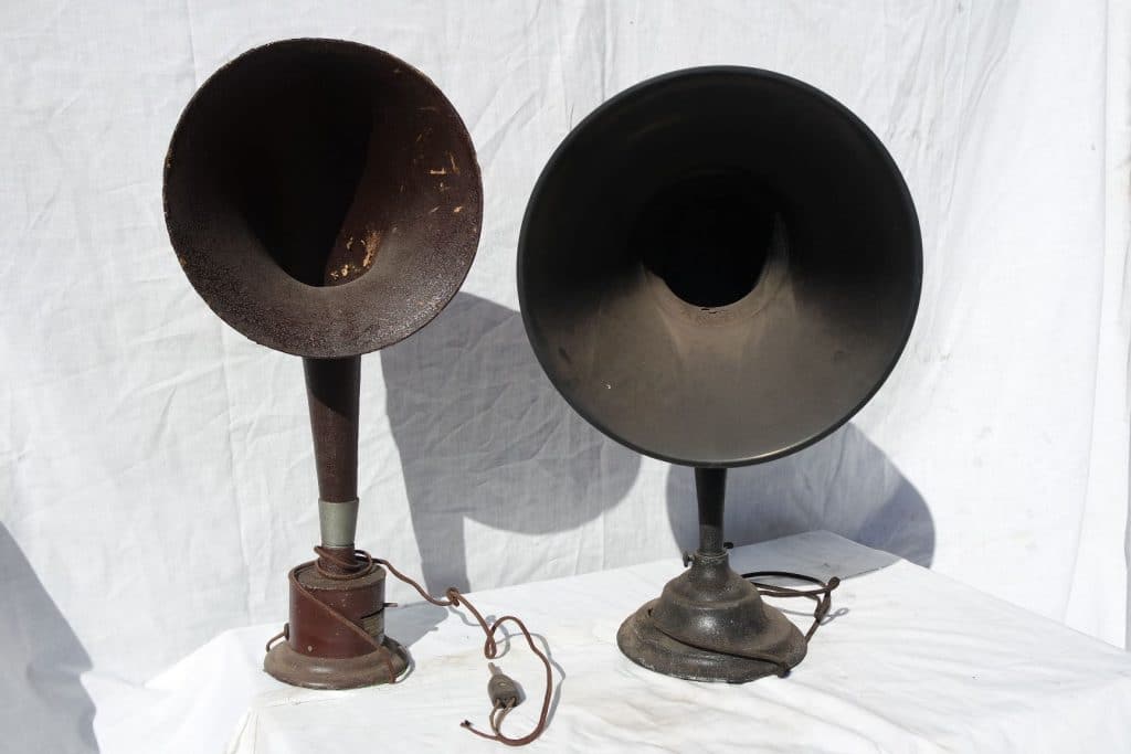 Silvertone-&-Concert-Modulator-Horn-Speakers