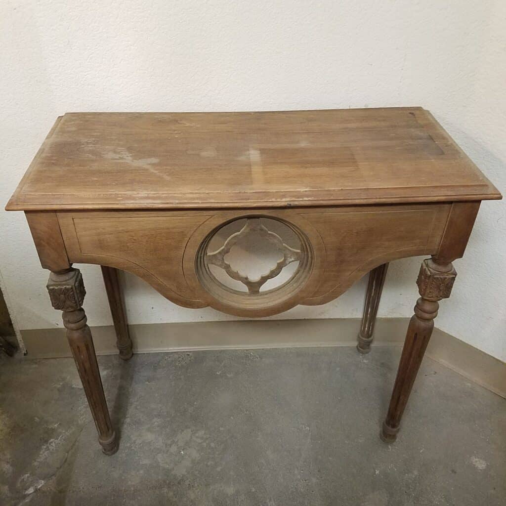 Whale speaker table