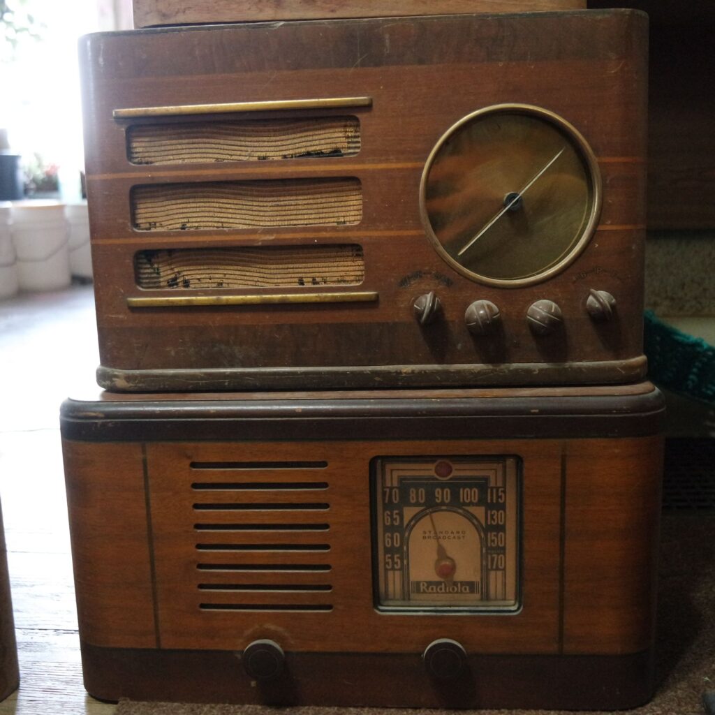 Crosley-817_Radiola_RC1004H