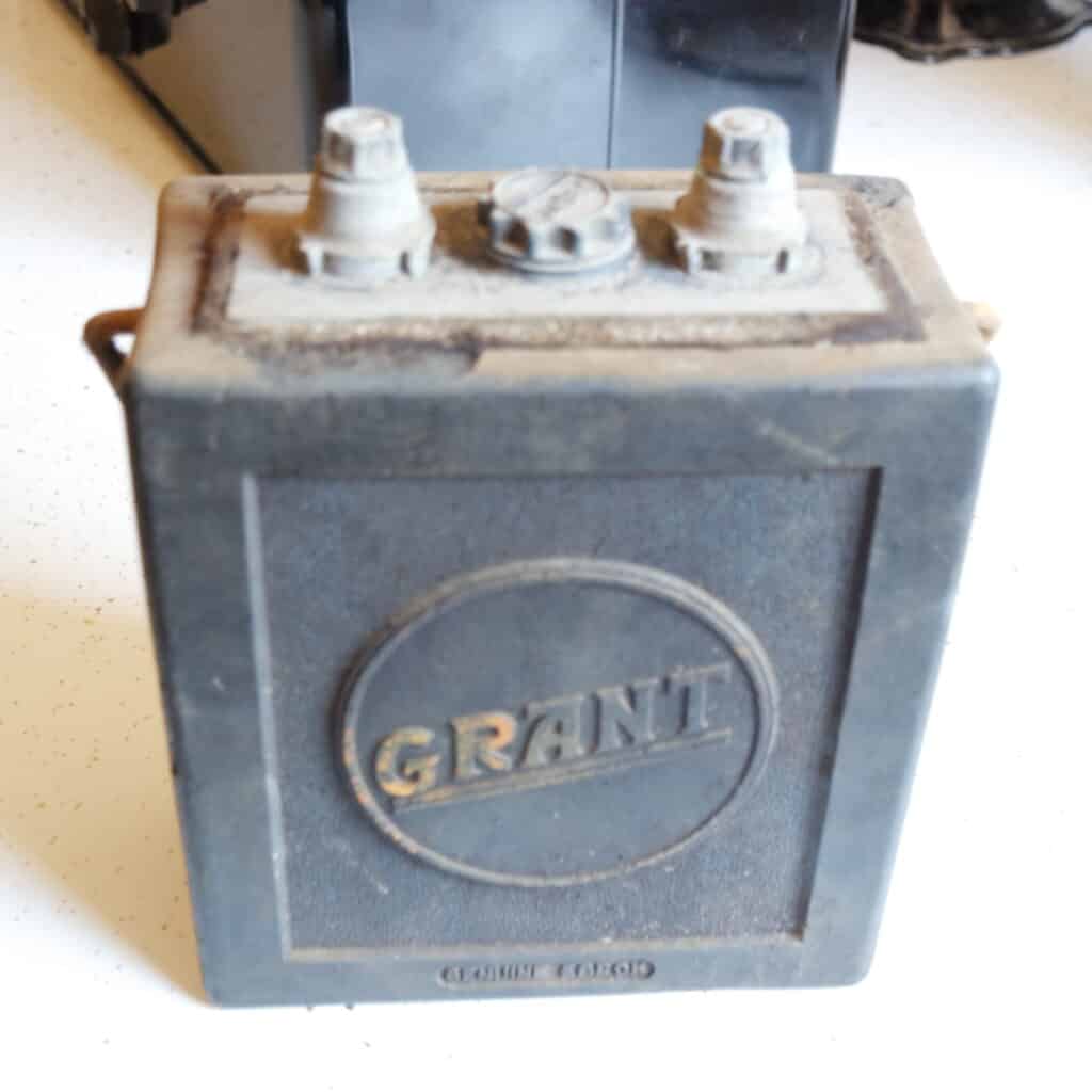 Grant-2V-battery-cell