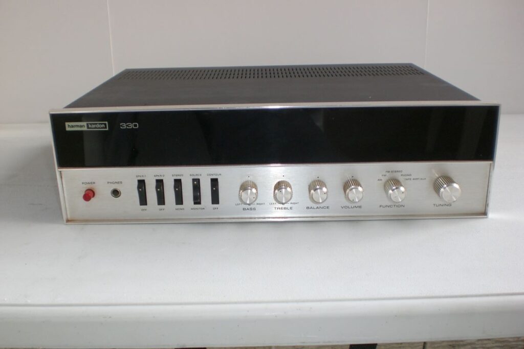 Harmon Kardon model 330 stereo receiver