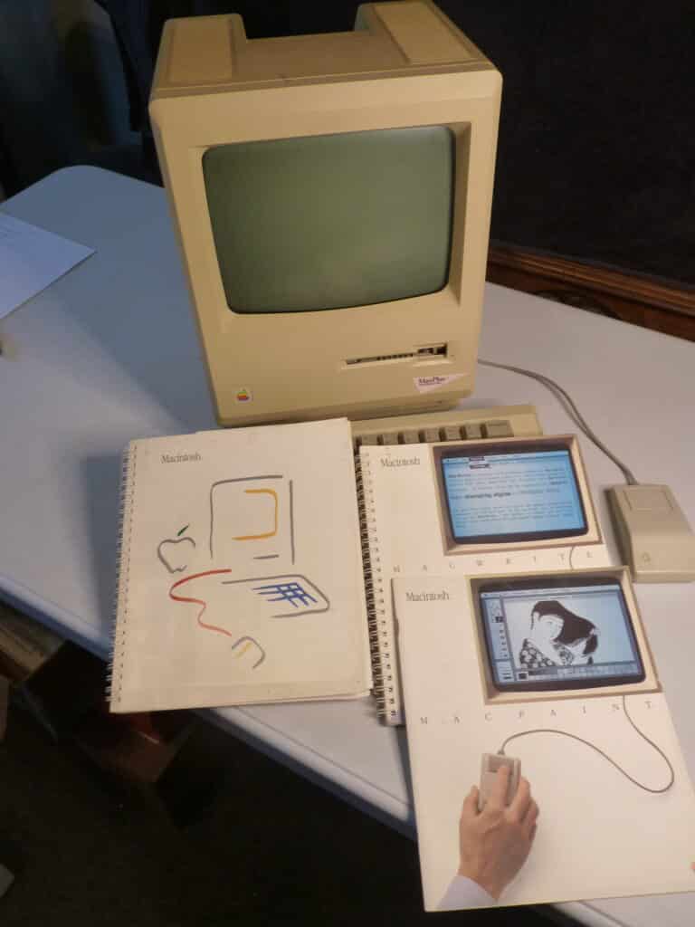 Original-1984-MAC-with-manuals