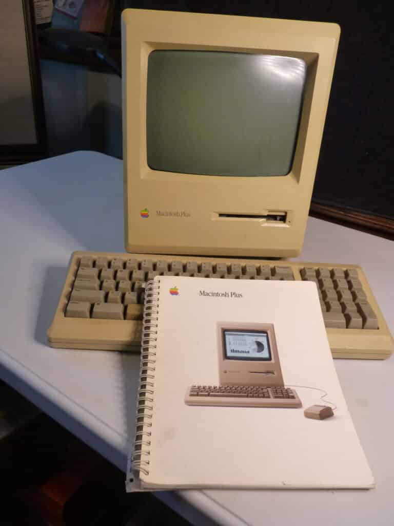 Original-MAC-Plus-with-manual-no-mouse