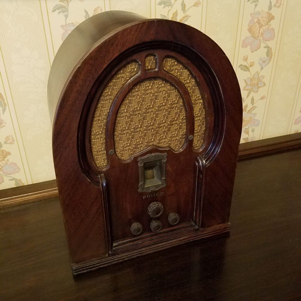 Philco 19B Cathedral