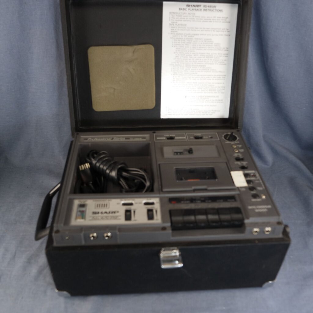 Sharp-Professional-Series-RD-685AV-Cassette-Tape-Recorder-open-case