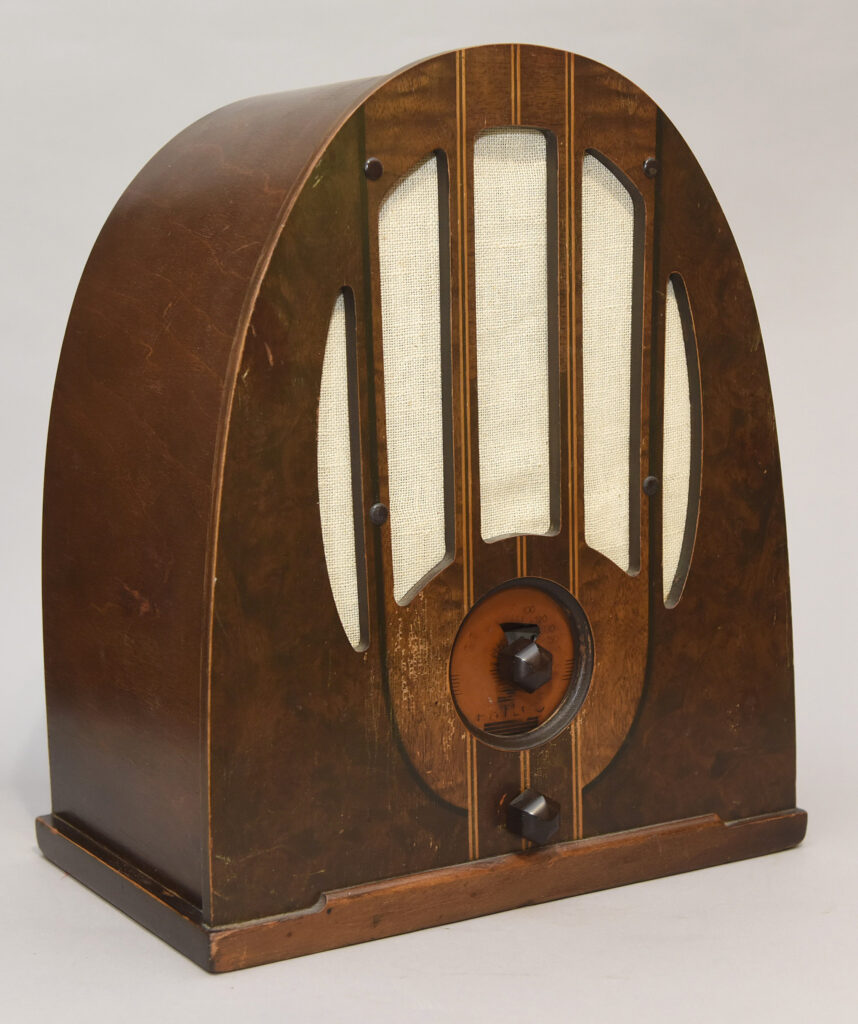 Philco 37-84_Cathedral Wood