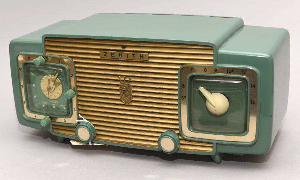 Zenith K622 Clock Radio Green